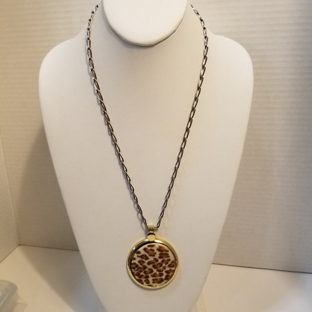 Vintage leopard print large round faux fur pendant in gold tone 22" chain silver